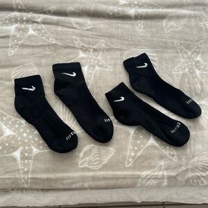 2 pairs of nike socks